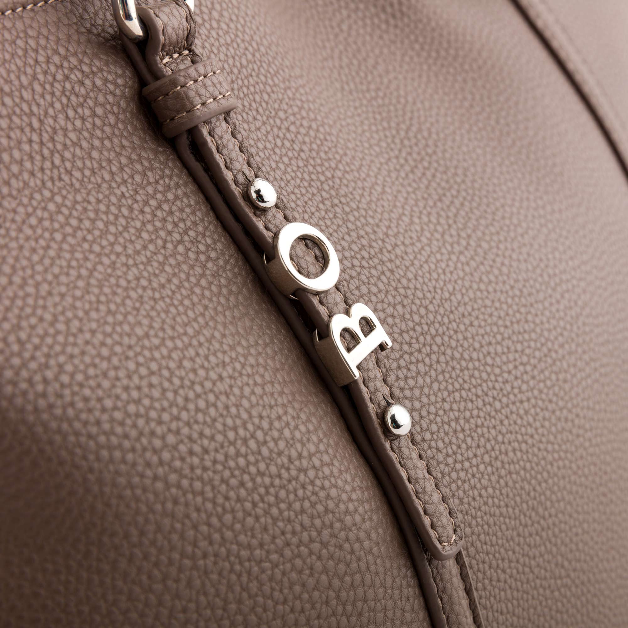 Einkaufende Frau - Amelia v1 Taupe