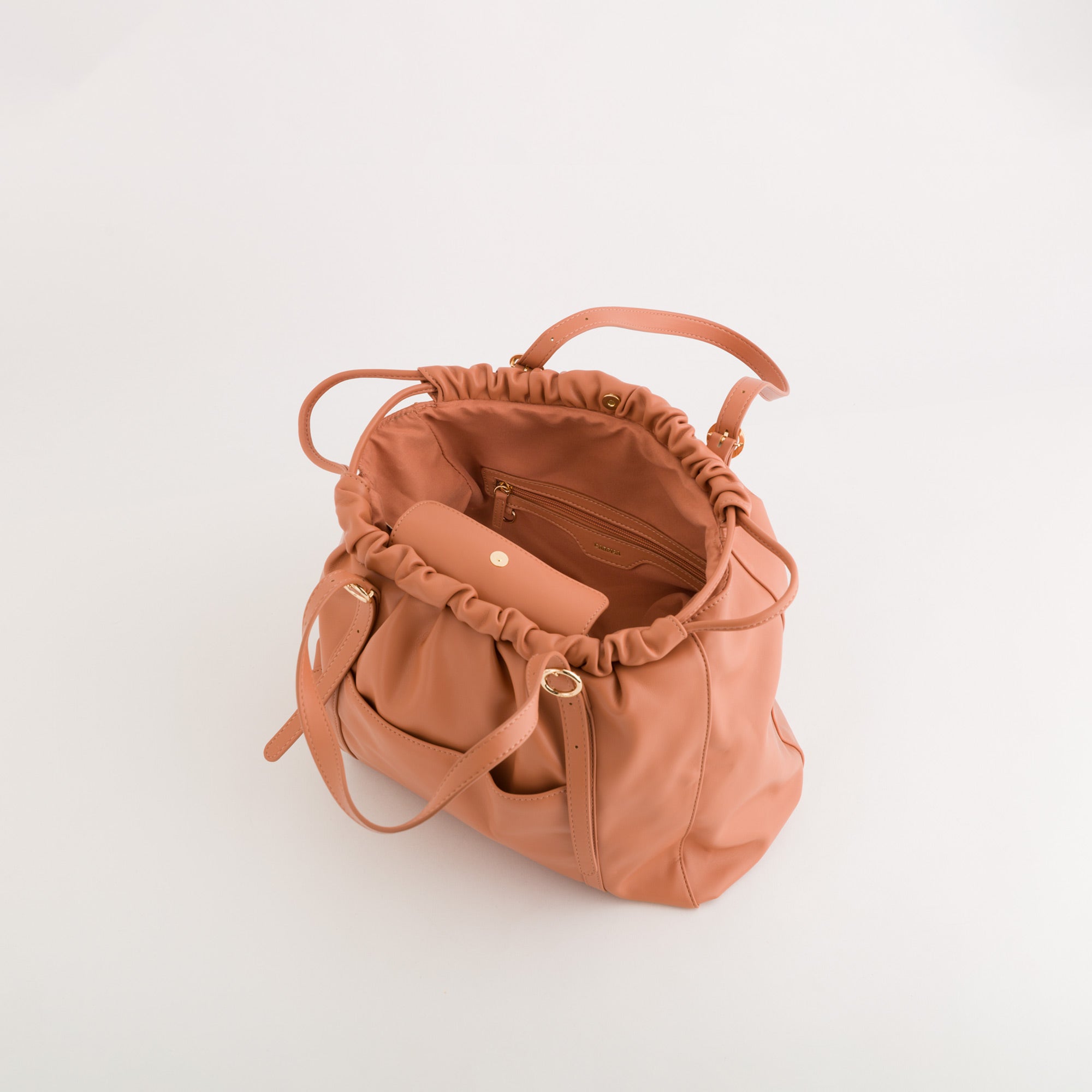 Women's Shopping - Elena Salmon